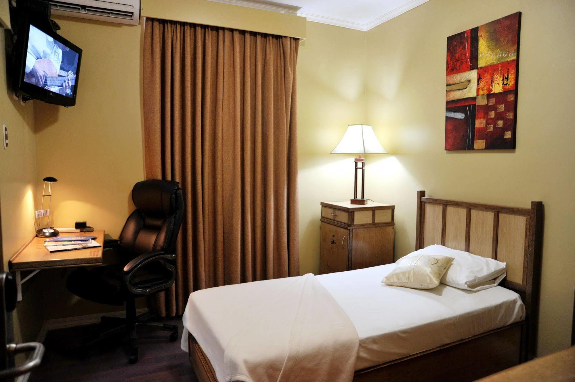 Culture Crossroads Inn Port of Spain 外观 照片